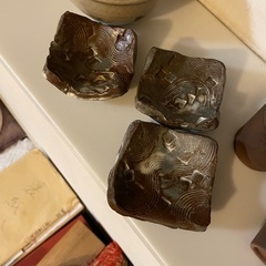 ☆☆　土物の力と暖かさを感じる小皿　8x8cm　☆　3コセットの画像