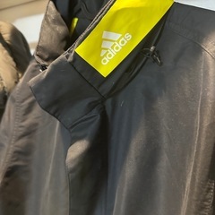 adidasロングジャンパーの画像