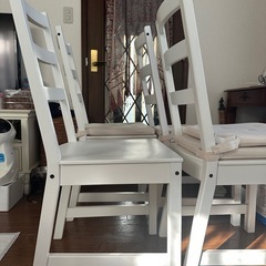 IKEA 白い椅子5脚の画像