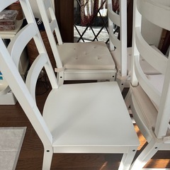 IKEA 白い椅子5脚の画像
