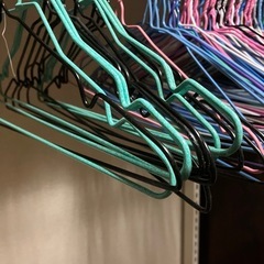 100本　ワイヤーハンガー　レディース　中古の画像