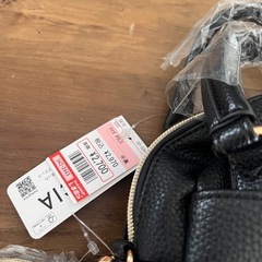 新品　新品未使用品　バッグ　タグ付き　小銭入れ　ポーチ　付き　鞄　鞄　ショルダーバッグ　黒　の画像