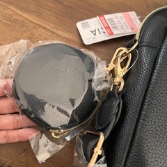 新品　新品未使用品　バッグ　タグ付き　小銭入れ　ポーチ　付き　鞄　鞄　ショルダーバッグ　黒　の画像