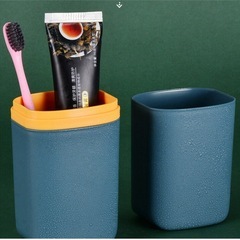 【新品未使用】ダークネイビー ピンク 2点セット！うがいコップ 旅行歯ブラシケース コップ 歯磨き 化粧筆収納ボックス 旅行コップ 携帯用歯ブラシケース 歯磨きコップ 旅行 りょこう 引っ越し 出張の画像