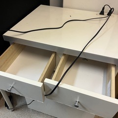 コンセント付き　収納棚の画像