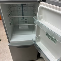 Panasonic 冷凍冷蔵庫 2013年製 NR-B145W-S形シルバーの画像