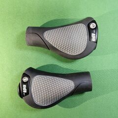 【ほぼ新品】自転車用エルゴグリップ　Odi OC1　ショートタイプ　エルゴングリップの画像