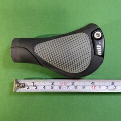 【ほぼ新品】自転車用エルゴグリップ　Odi OC1　ショートタイプ　エルゴングリップの画像