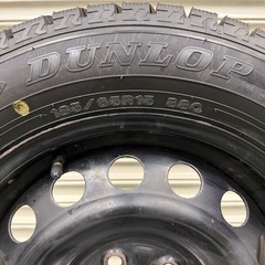 DUNLOPスタッドレス鉄ホイール、トヨタ純正ホイールカバー、イボ付き4本セットの画像