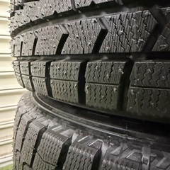 DUNLOPスタッドレス鉄ホイール、トヨタ純正ホイールカバー、イボ付き4本セットの画像