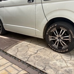 ホイール付きタイヤの画像