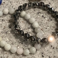 天然石ブレスレットと原石の画像