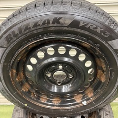 お話し中。BRIDGESTONEスタッドレスVRX3鉄ホイール付き15インチ4本セットの画像