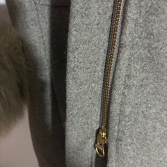 取り外し可能フォックスファー付グレーウールコート　　　の画像