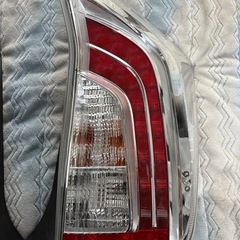 30プリウス テールランプ　の画像