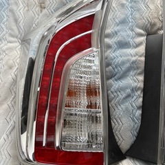 30プリウス テールランプ　の画像