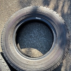 145R12 LT ダンロップ サマータイヤ　2本 6分山 1本 9分山の画像