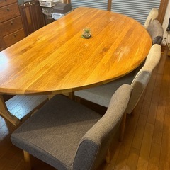 ダイニングテーブルの画像