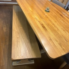 ダイニングテーブルの画像