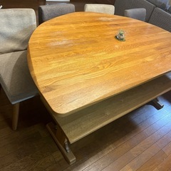 ダイニングテーブルの画像