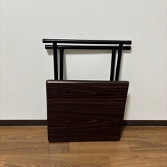 折りたたみテーブルの画像