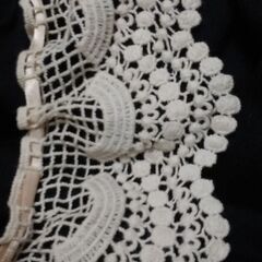 レースつけえり　白　おゆずりいたします。本日、大森日赤病院前午後１時～２時にこれる方。ほかにも、無料雑誌、ジャーナルスタンダードカーディガン50円で、だしてます。の画像