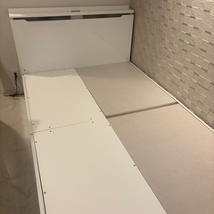 ニトリ　セミダブル収納付きベッドフレーム　ホワイトの画像