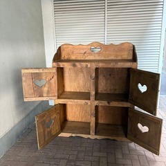 カントリー ナチュラルウッドハート型キャビネットの画像