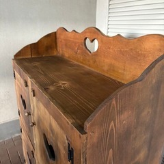 カントリー ナチュラルウッドハート型キャビネットの画像