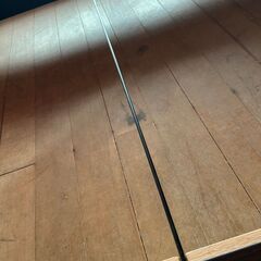  シングルとセミダブルベッドのフレームとナイトテーブル2ヶの画像