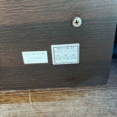  シングルとセミダブルベッドのフレームとナイトテーブル2ヶの画像