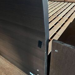  シングルとセミダブルベッドのフレームとナイトテーブル2ヶの画像