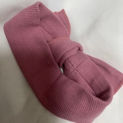 リボンデザインのピンクリブニットヘアバンド　赤ちゃんの画像