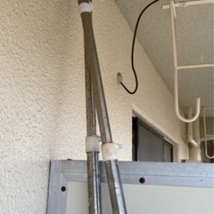 室外用物干し突っ張り棒の画像