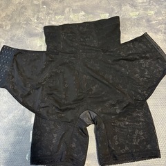 ☆値下げしました☆試着のみ☆骨盤ガードルmonnaの画像