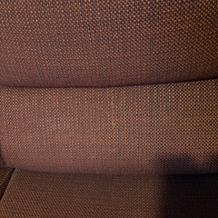 レトロな3人掛けソファーの画像