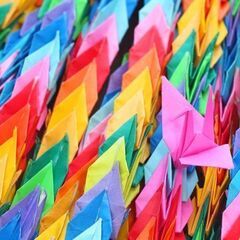 千羽鶴折るの手伝ってください。