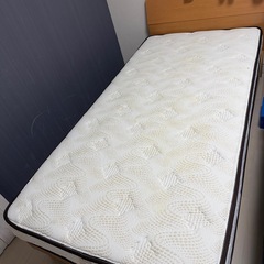 シングルベッド、マットレス付けの画像