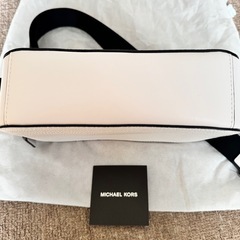 MICHAEL KORSマイケルコース　クーパーEWマップバッグの画像