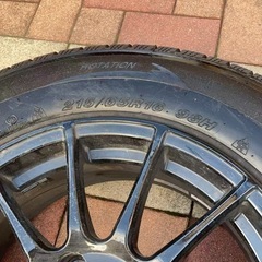 215/60R16のスタッドレスタイヤの画像