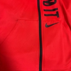 【限定値引き】ナイキ赤パーカーの画像