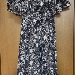 レディースワンピース黒の画像