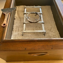 時代物 可愛らしい手炙り火鉢 五徳 灰ならし付きの画像