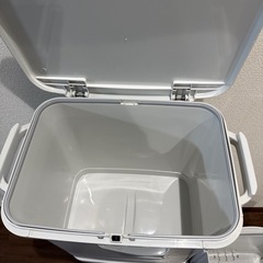 ホワイト 42L ごみ箱 三段　二段　多層式ゴミ箱　引き出し付　キャスター付の画像