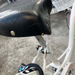 シティサイクル ホワイト 前カゴ付き　girlslabo 22インチ
の画像