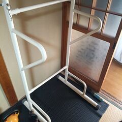 ぶら下がり健康器　懸垂　筋トレの画像