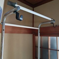 ぶら下がり健康器　懸垂　筋トレの画像