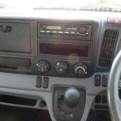 H25 キャンター　2トン 4WD オートマ　平ボディー251142の画像