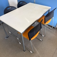 テーブル&椅子4脚セットの画像