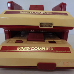 ★▲【動作未確認】Nintendo　任天堂　ニンテンドー　FC　ファミリーコンピュータ　ファミコン　本体　2台　HVC-001　RFスイッチ　HVC-003★cの画像